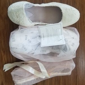 NWT Bloch ballet flat